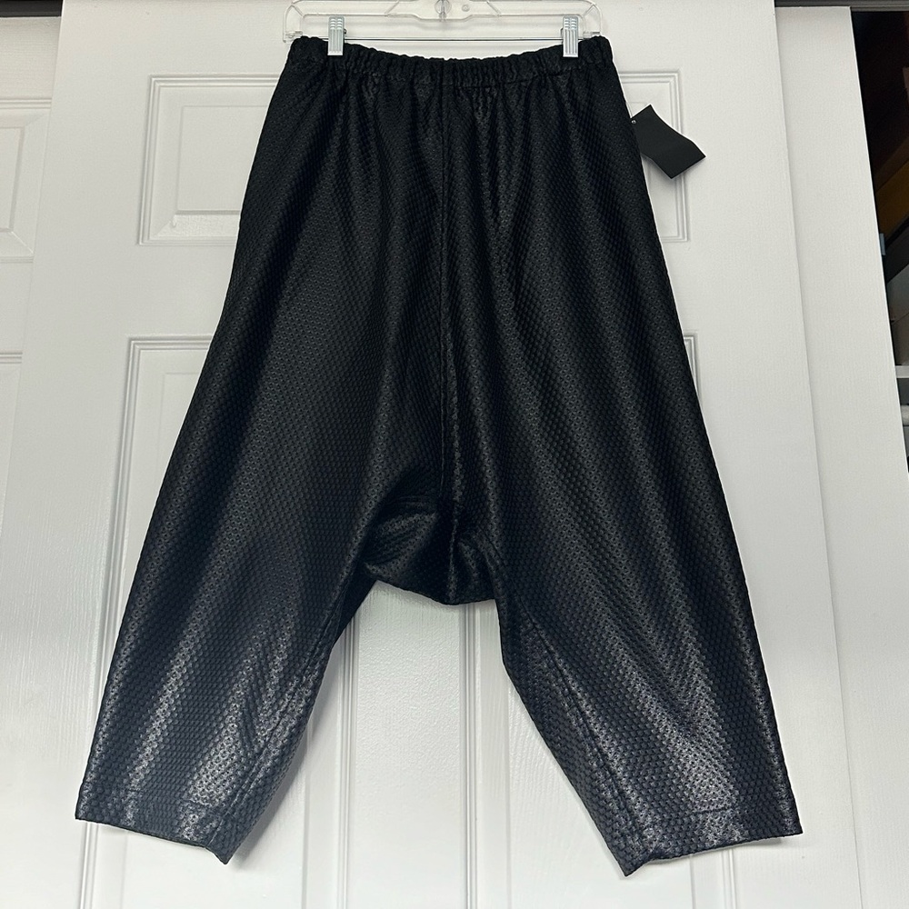 Comme de Garçons black cropped jacquard tapered pants.